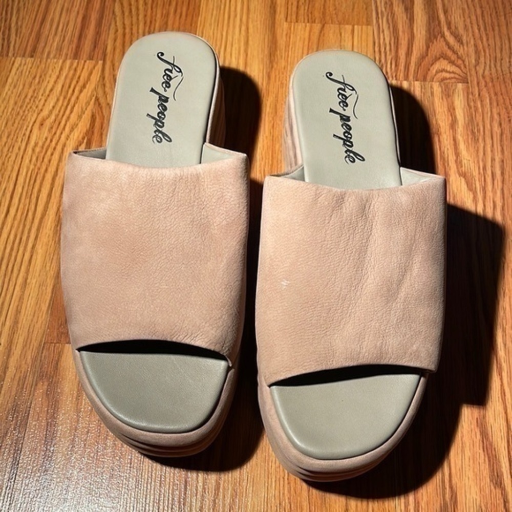 Free People Harbor Platform Sandal. NEW